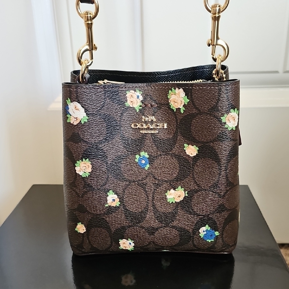 Coach NWOT Mini Town Bucket Bag Signature Canvas Vintage Mini Rose Print - Picture 8 of 14
